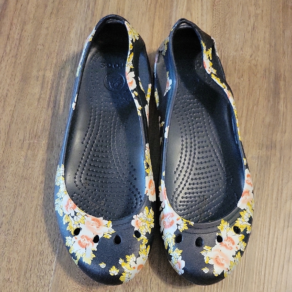 CROCS Women's Floral Flats